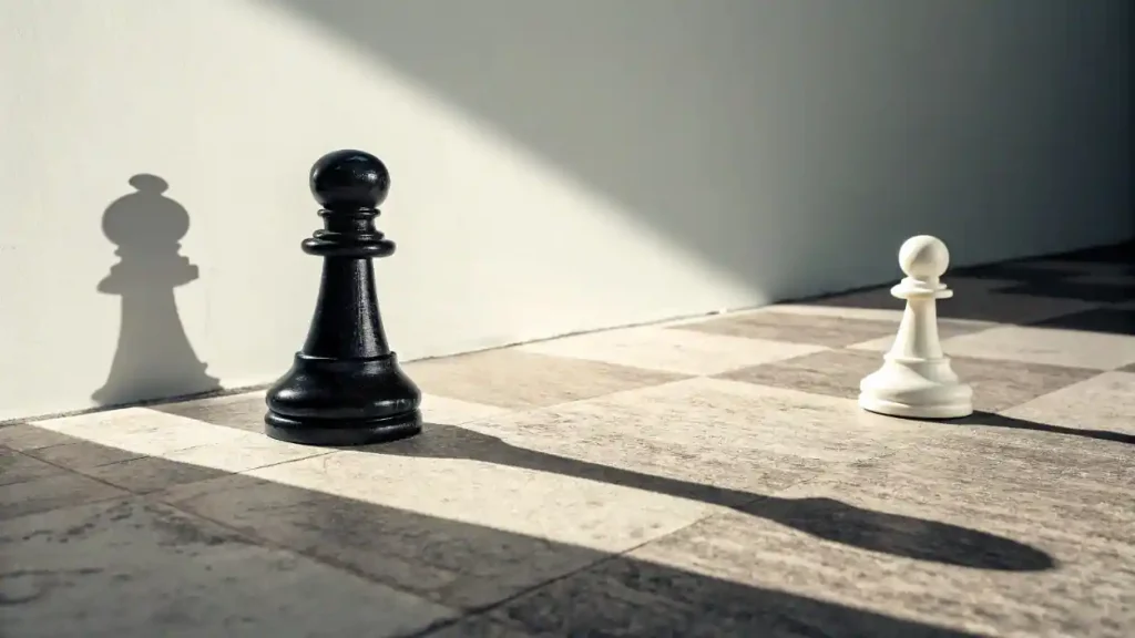 Análisis 360 de la mentalidad emprendedora: cómo la perspectiva estratégica puede transformar un problema (peón) en tu mayor fortaleza (reina).
