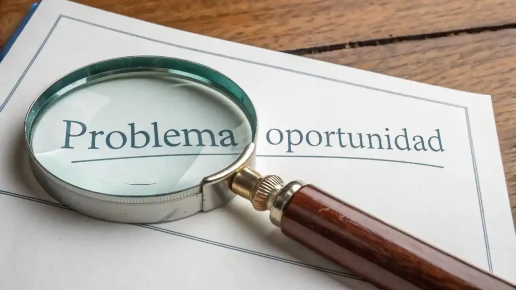 La Trampa de la 'Idea Perfecta': Por Qué tu Negocio Millonario Probablemente No Empezará con una Idea Millonaria 2 Análisis 360 de cómo la mentalidad imbatible transforma problemas en oportunidades de negocio rentables al observarlos de cerca.