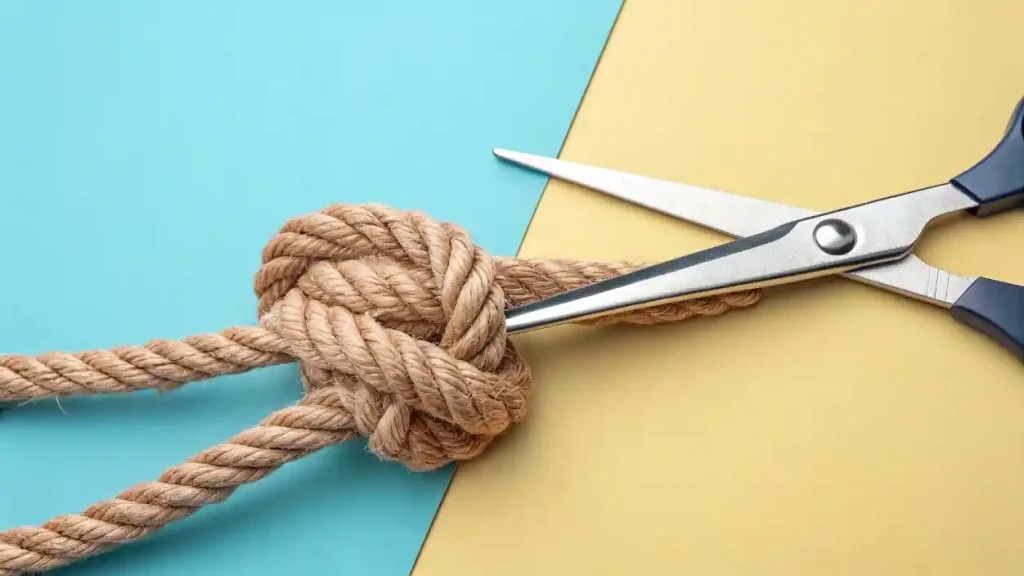 Atrapado en la Planificación Eterna: Cómo la Parálisis por Análisis Frena tu Negocio 2 Análisis 360 sobre cómo tomar decisiones efectivas, simbolizado por unas tijeras cortando un nudo para avanzar en la estrategia de negocio.